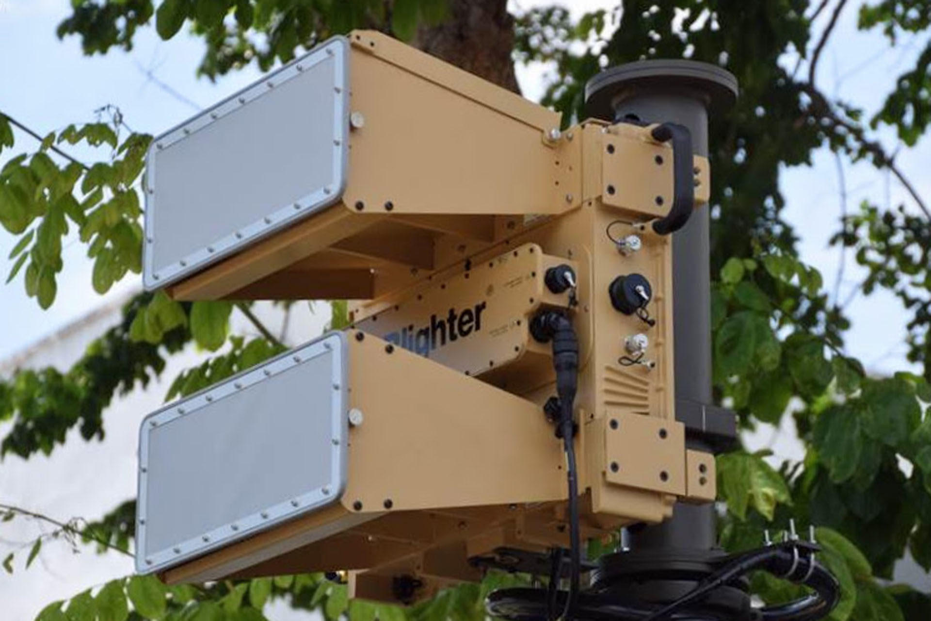 Blighter B402-HP Ground Surveillance Radar with M10S Antennas (Light Stone)