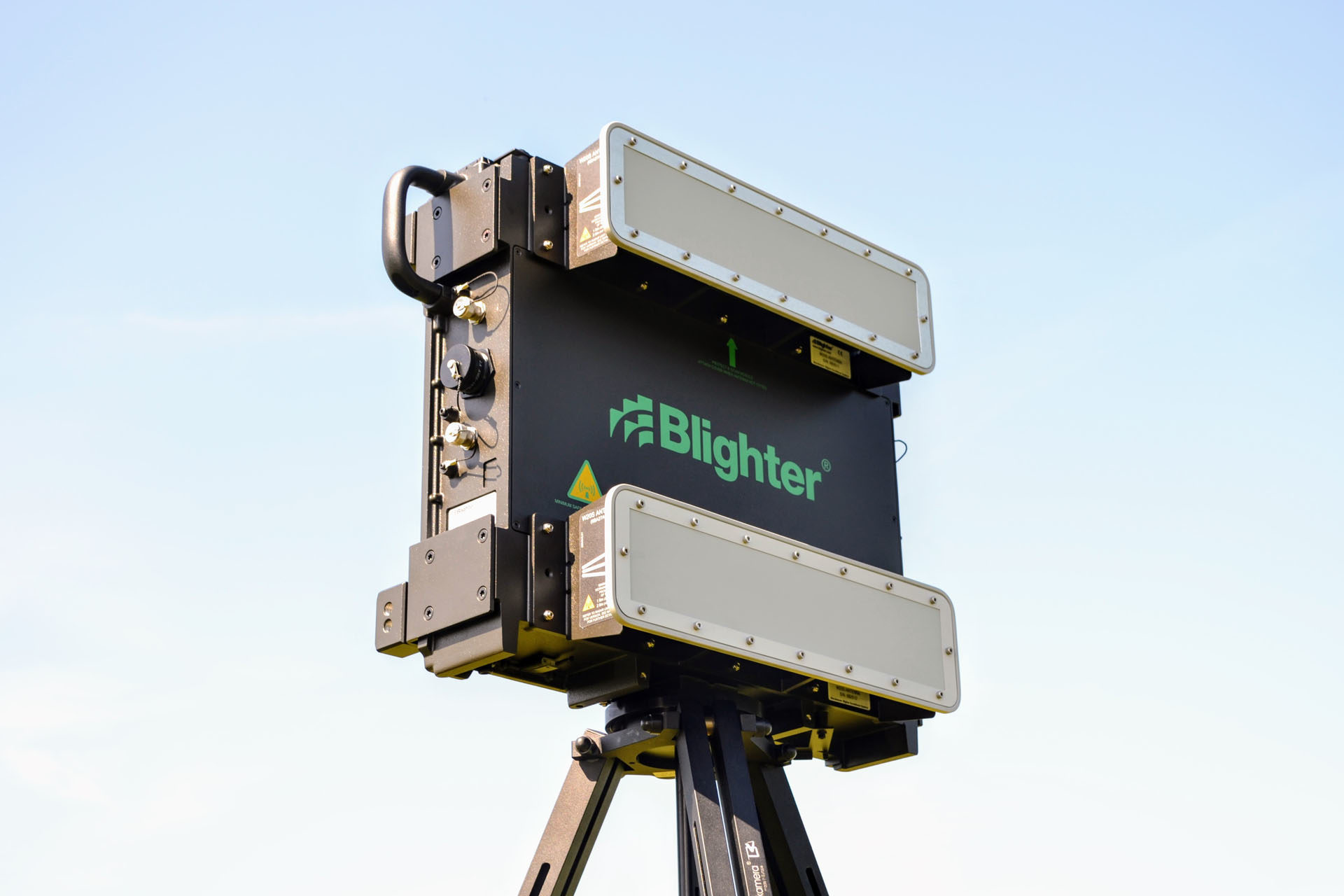 Blighter B402-SP Ground Surveillance Radar with W20S Antennas on Tripod (Green)